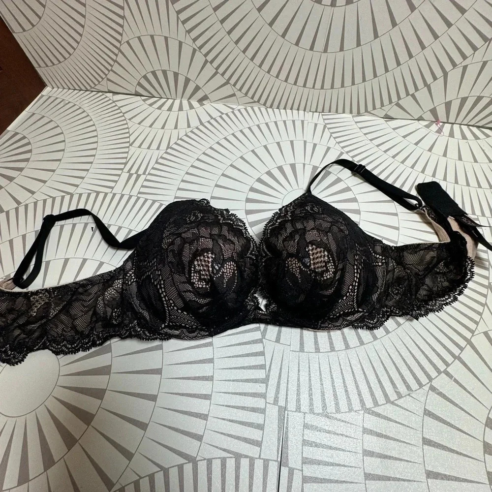 Victoria’s Secret Black Lace Plunge Bra Nude under the Black‎ Lace Size 34B